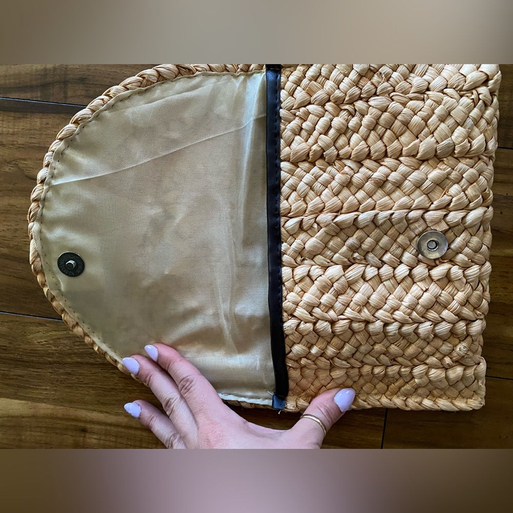 Wicker clutch